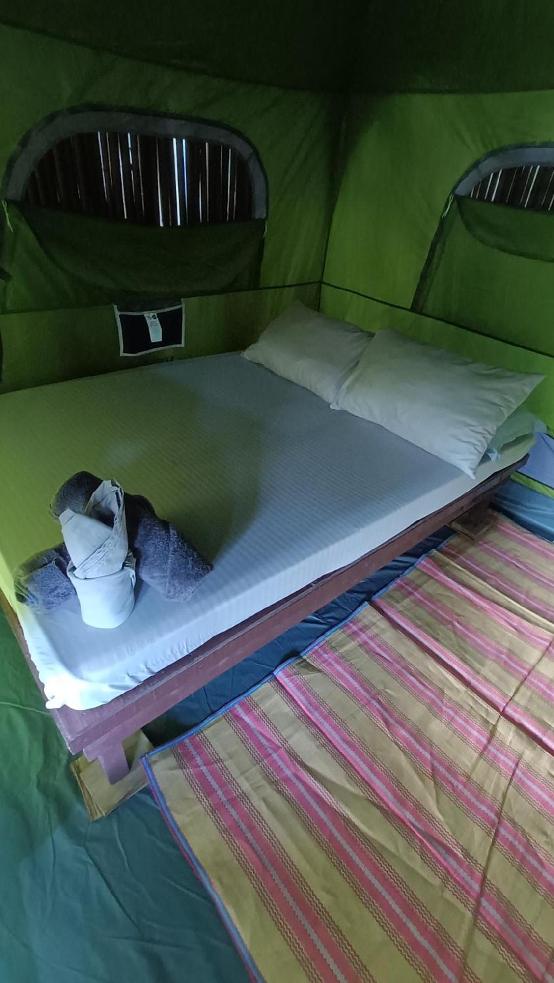 Tony'S Country Glamping With Chalet With Private Wash Room Accommodation Эль-Нидо Экстерьер фото